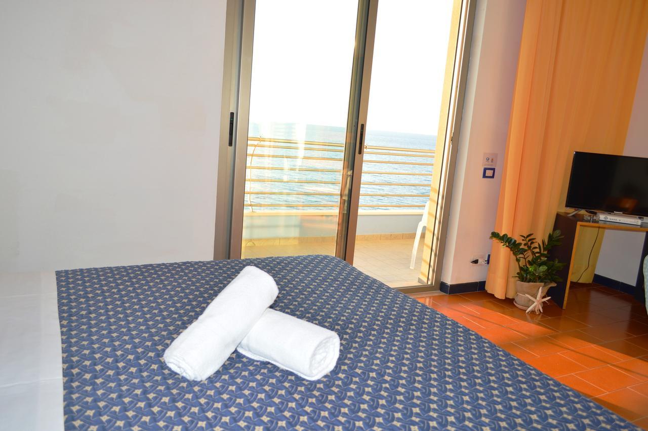 Capo dʼOrlando Capo Nettuno Hotel מראה חיצוני תמונה